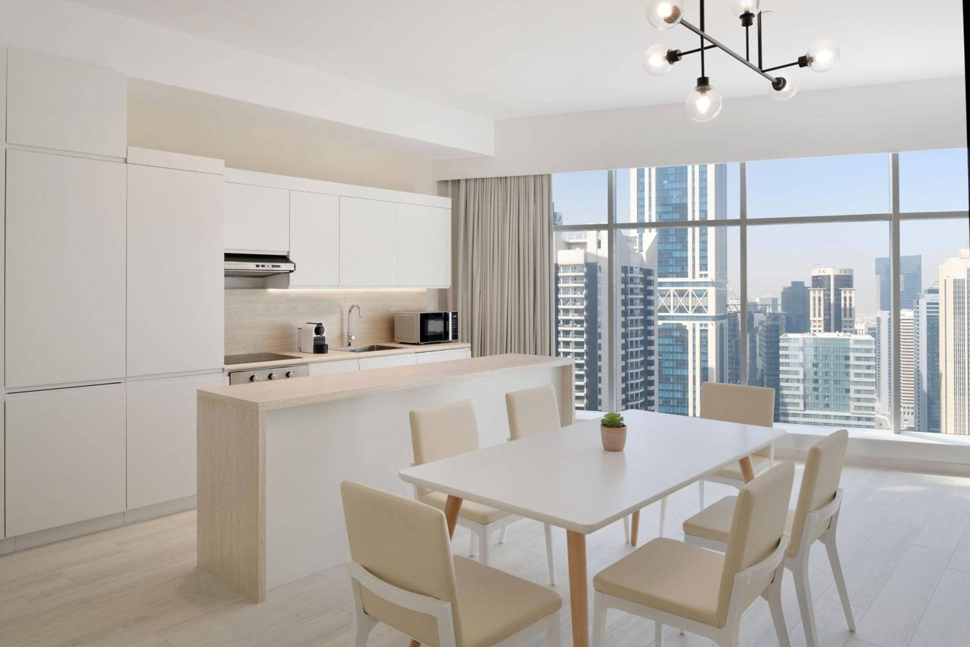 Element By Westin West Bay Doha Hotel Eksteriør billede A kitchen in a typical apartment