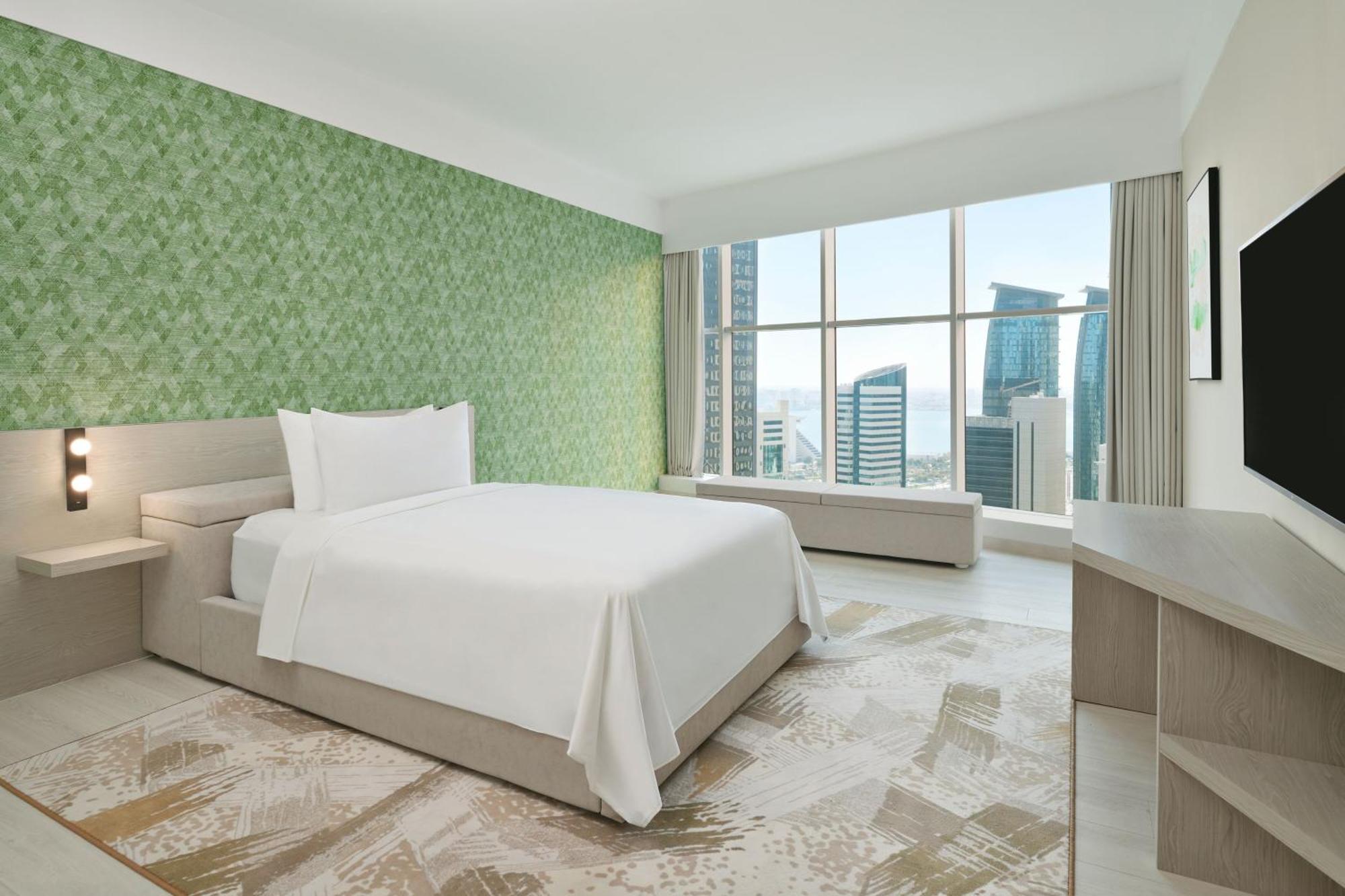 Element By Westin West Bay Doha Hotel Eksteriør billede A guest room at the hotel
