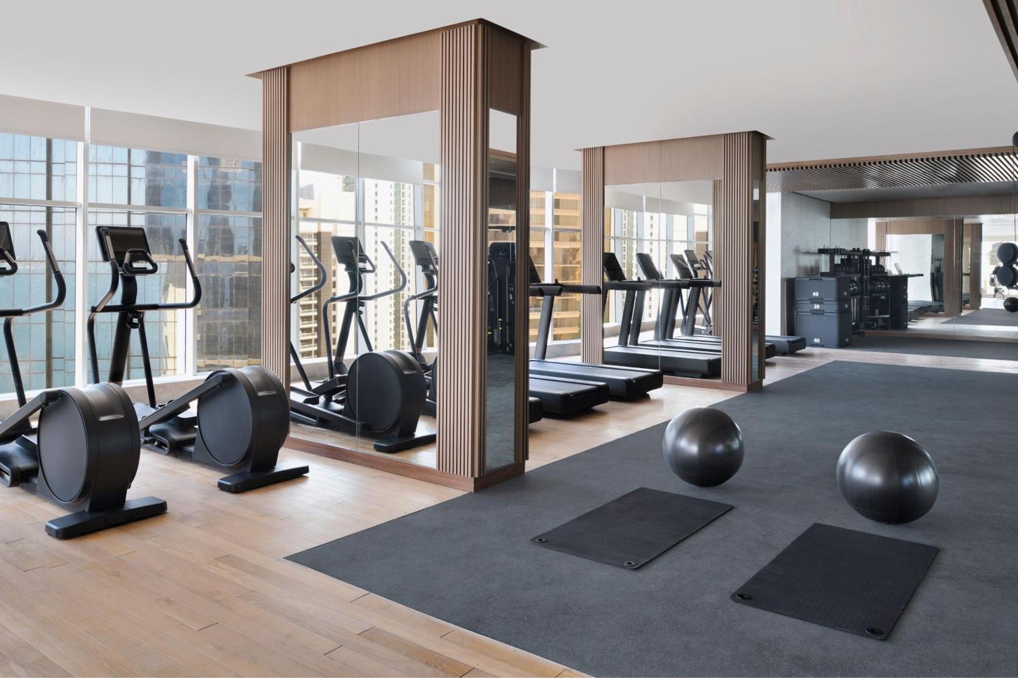 Element By Westin West Bay Doha Hotel Eksteriør billede The gym at The Hari